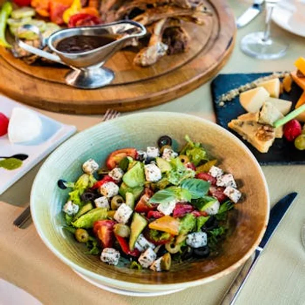 Akdeniz Salatası